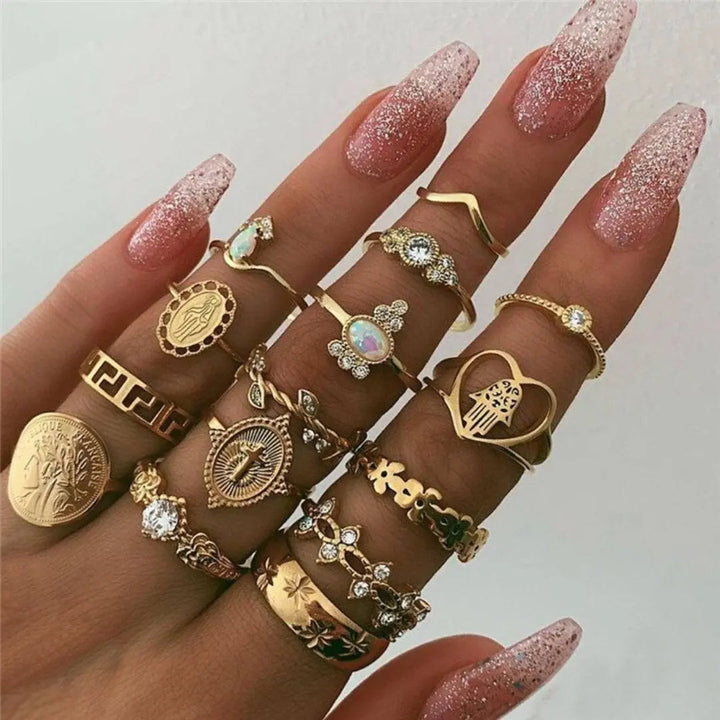 Boho-sormussetti – 8–12 sekalaista sormusta