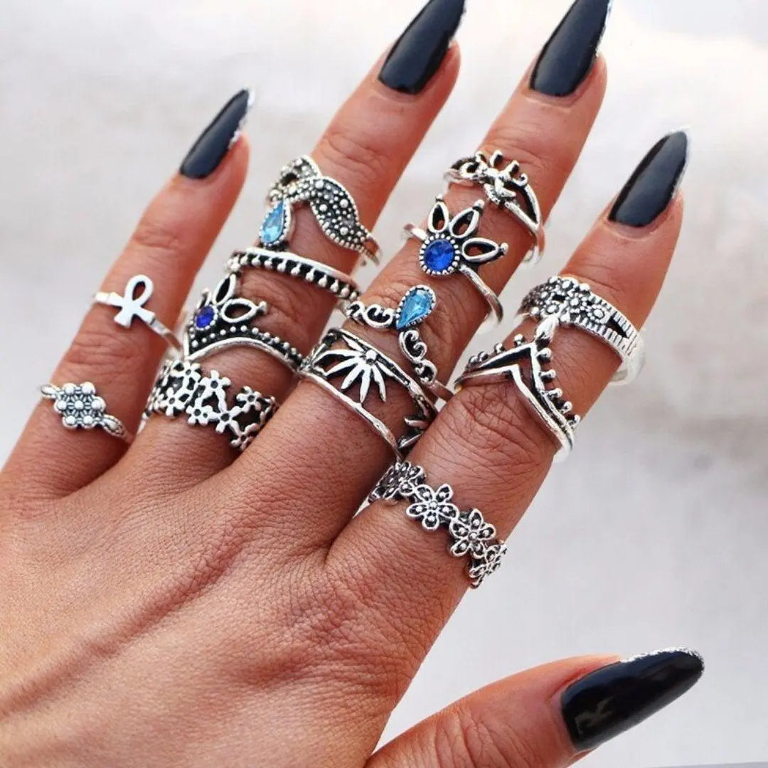Boho-sormussetti – 8–12 sekalaista sormusta