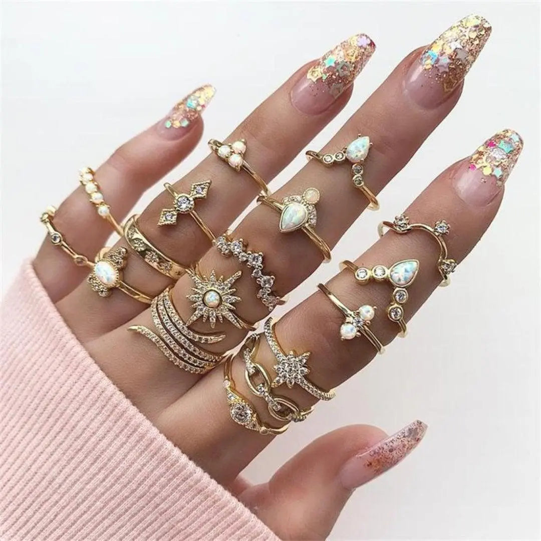 Boho-sormussetti – 8–12 sekalaista sormusta