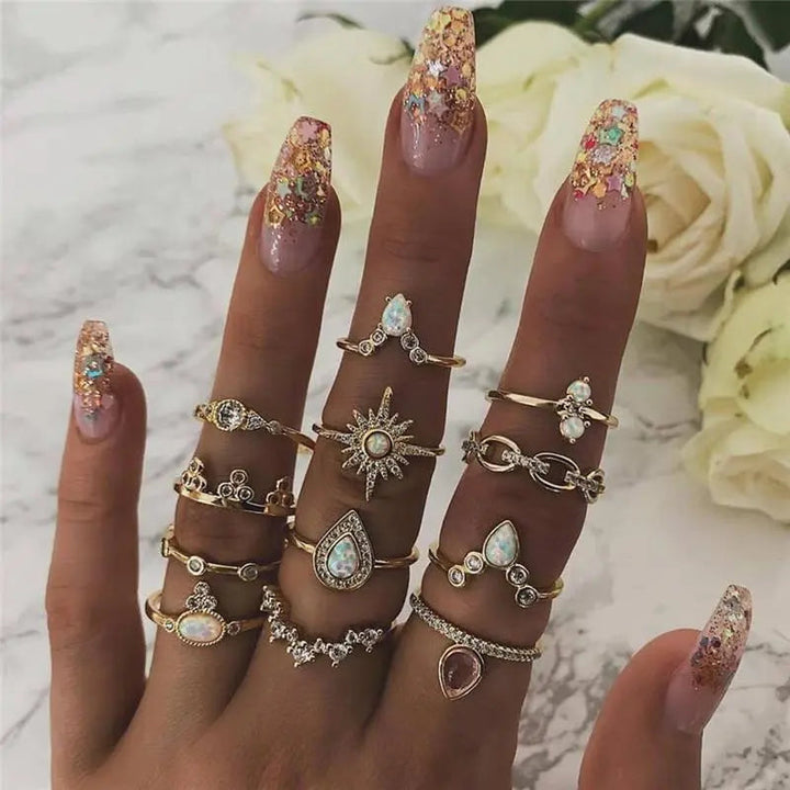 Boho-sormussetti – 8–12 sekalaista sormusta