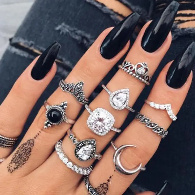 Boho-sormussetti – 8–12 sekalaista sormusta